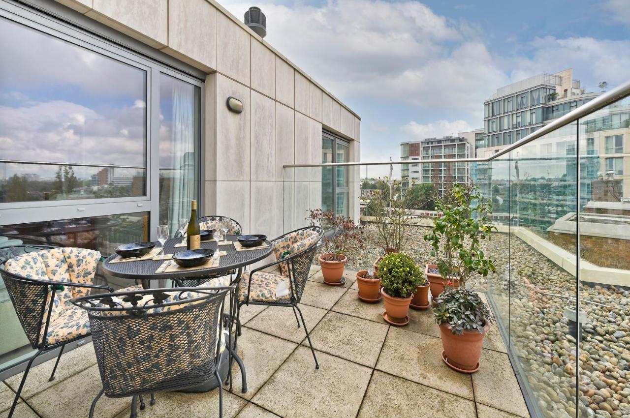 Apartment Superb With Terrace Near The River In Putney By Underthedoormat *