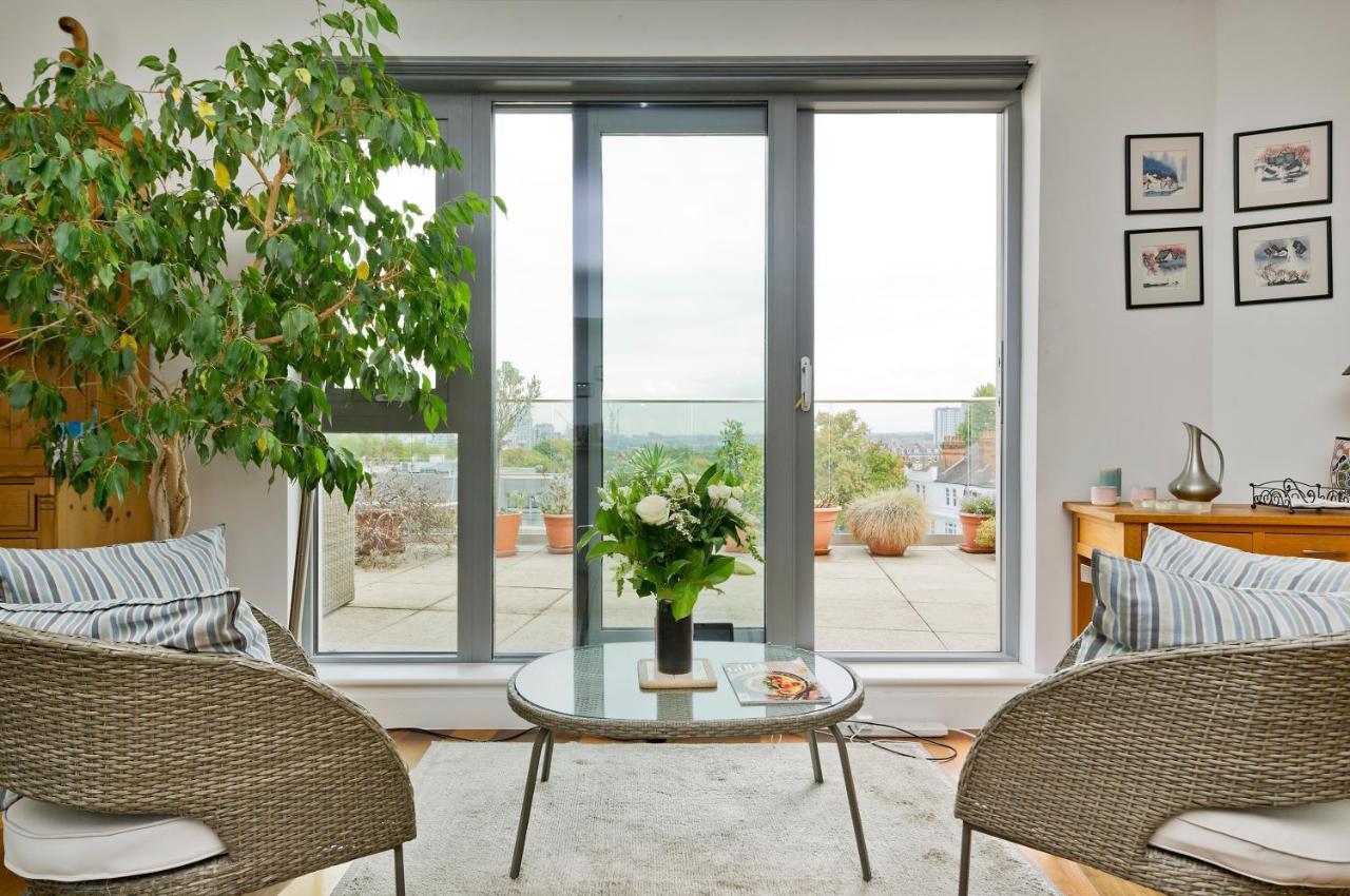 Apartment Superb With Terrace Near The River In Putney By Underthedoormat *