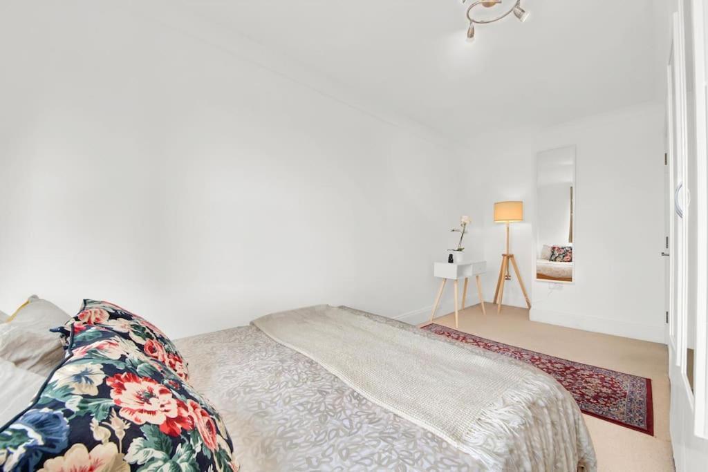 The Bayswater - Excellent Central Location Apartment