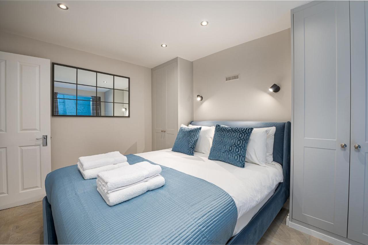 Clarendon Rd By Capital *