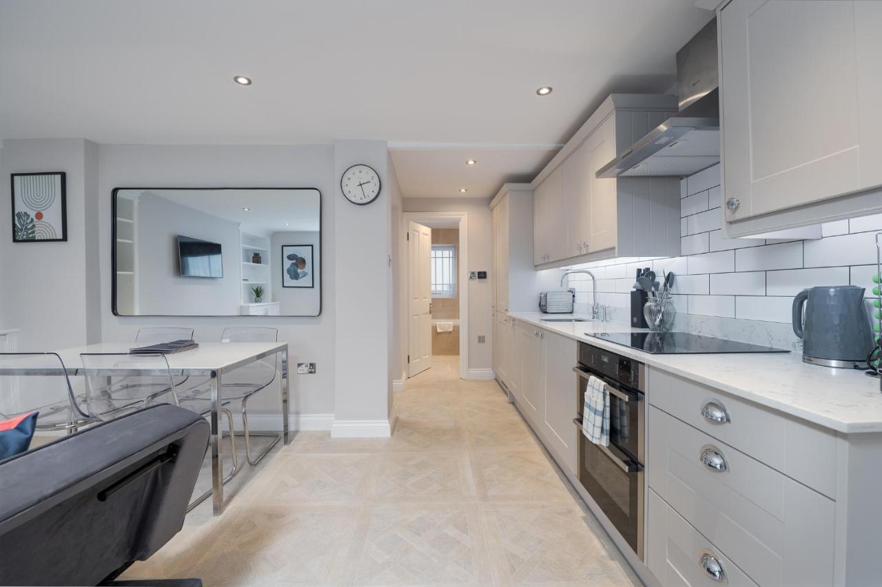Clarendon Rd By Capital *