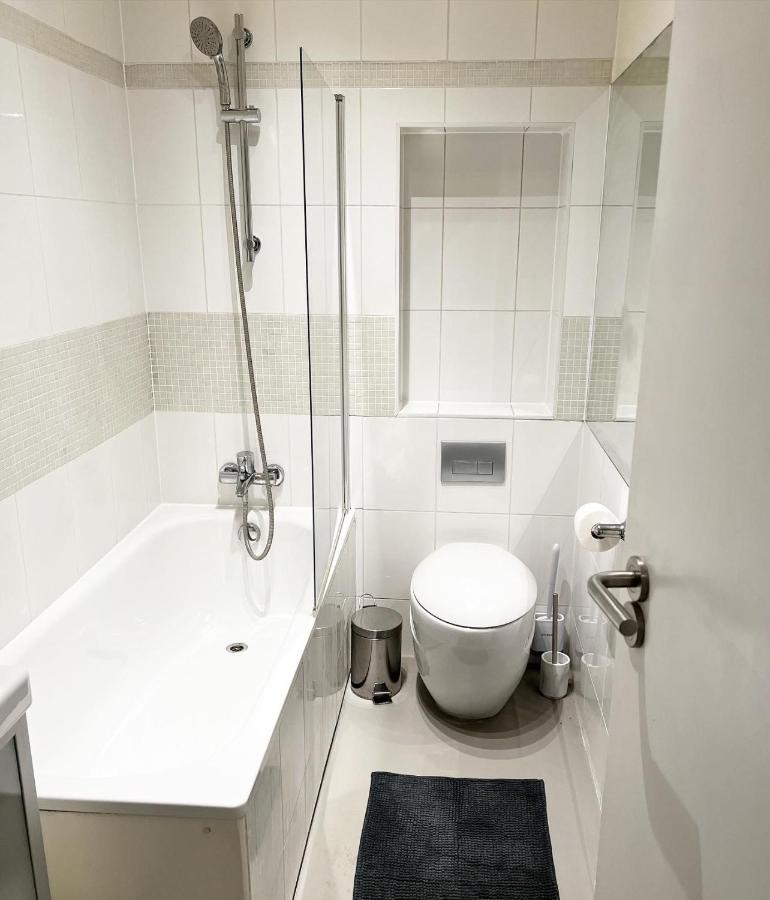 Luxury 2 Bed Flat 2 Min From Station Nearby Other 4 Stations * London