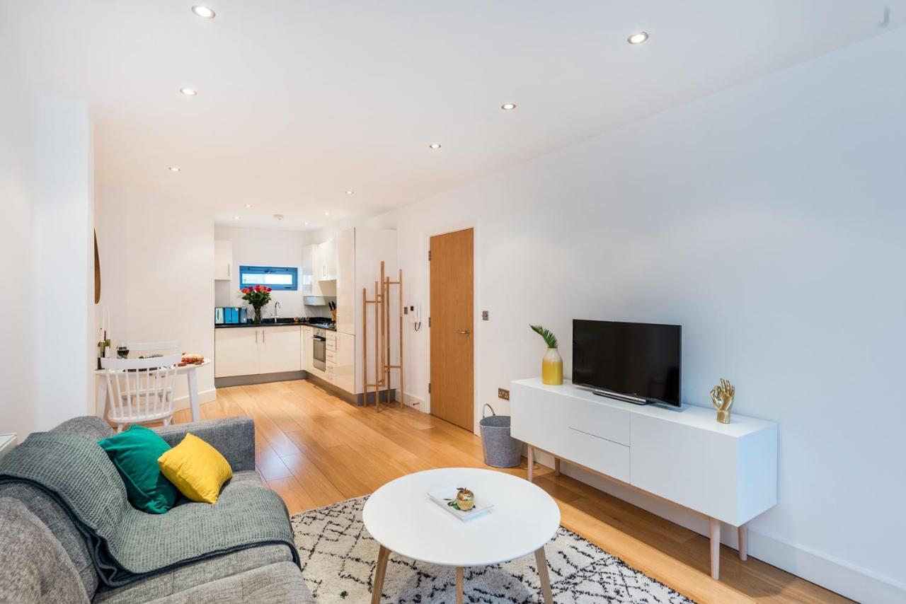 Farringdon Apartment *