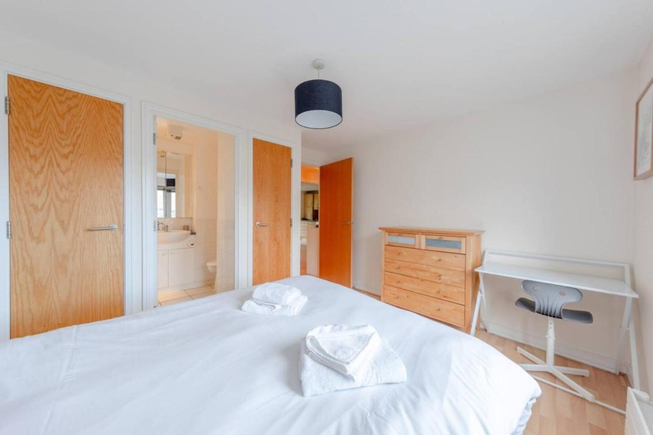 Apartment Spacious 2 Bedroom Near White London