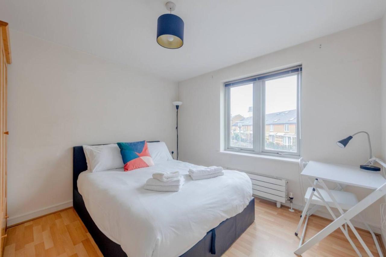 Spacious 2 Bedroom Near White Apartment *