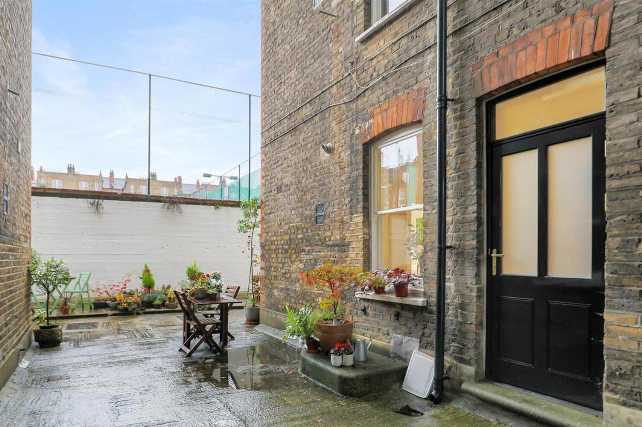 Apartment Spacious Flat With Huge Patio In Central