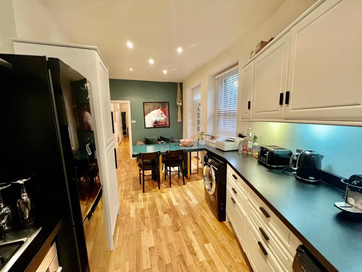 Apartment Spacious Flat With Huge Patio In Central *