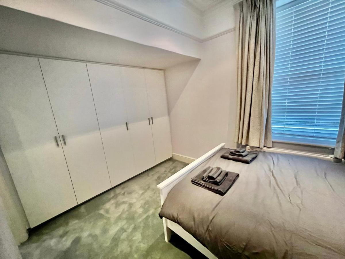 Apartment Spacious Flat With Huge Patio In Central *