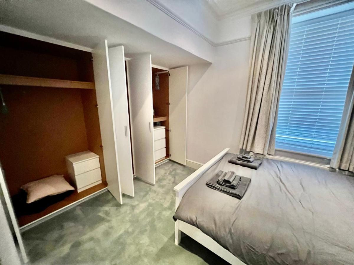 Apartment Spacious Flat With Huge Patio In Central London