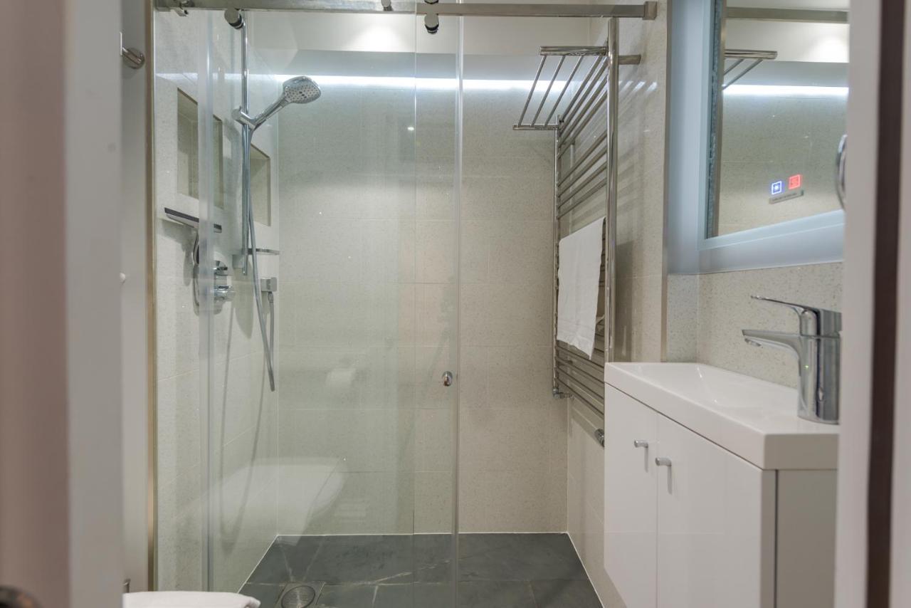 Attractive With Private Patio In Fashionable Fulham By Underthedoormat Apartment London