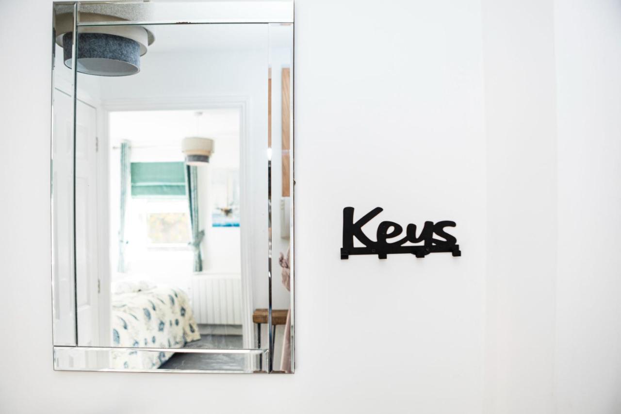 Pass The Keys - Modern Flat In South London
