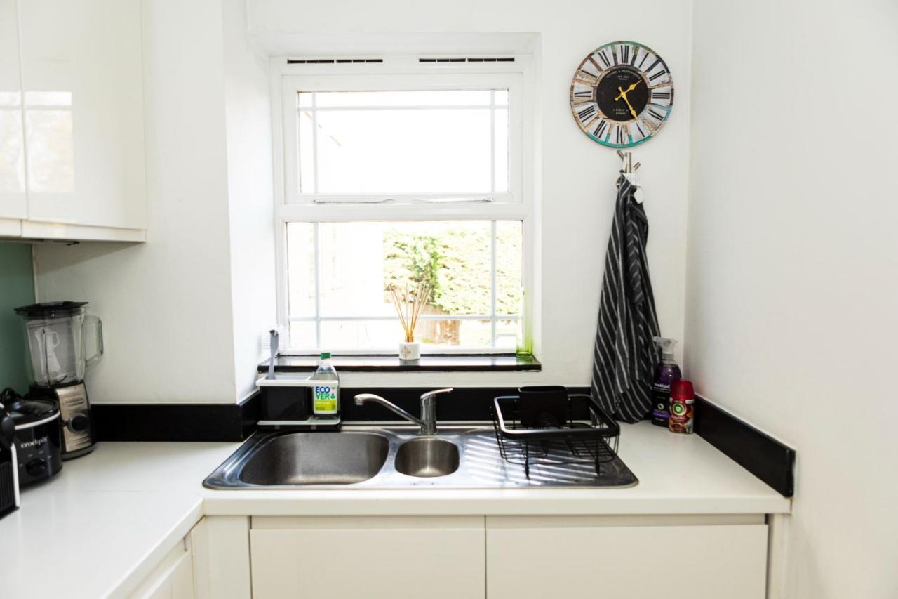 Pass The Keys - Modern Flat In South London