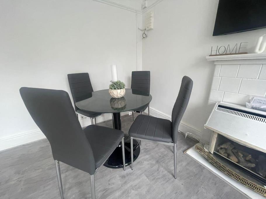 Lovely 2 Bed On Tower Bridge Apartment London