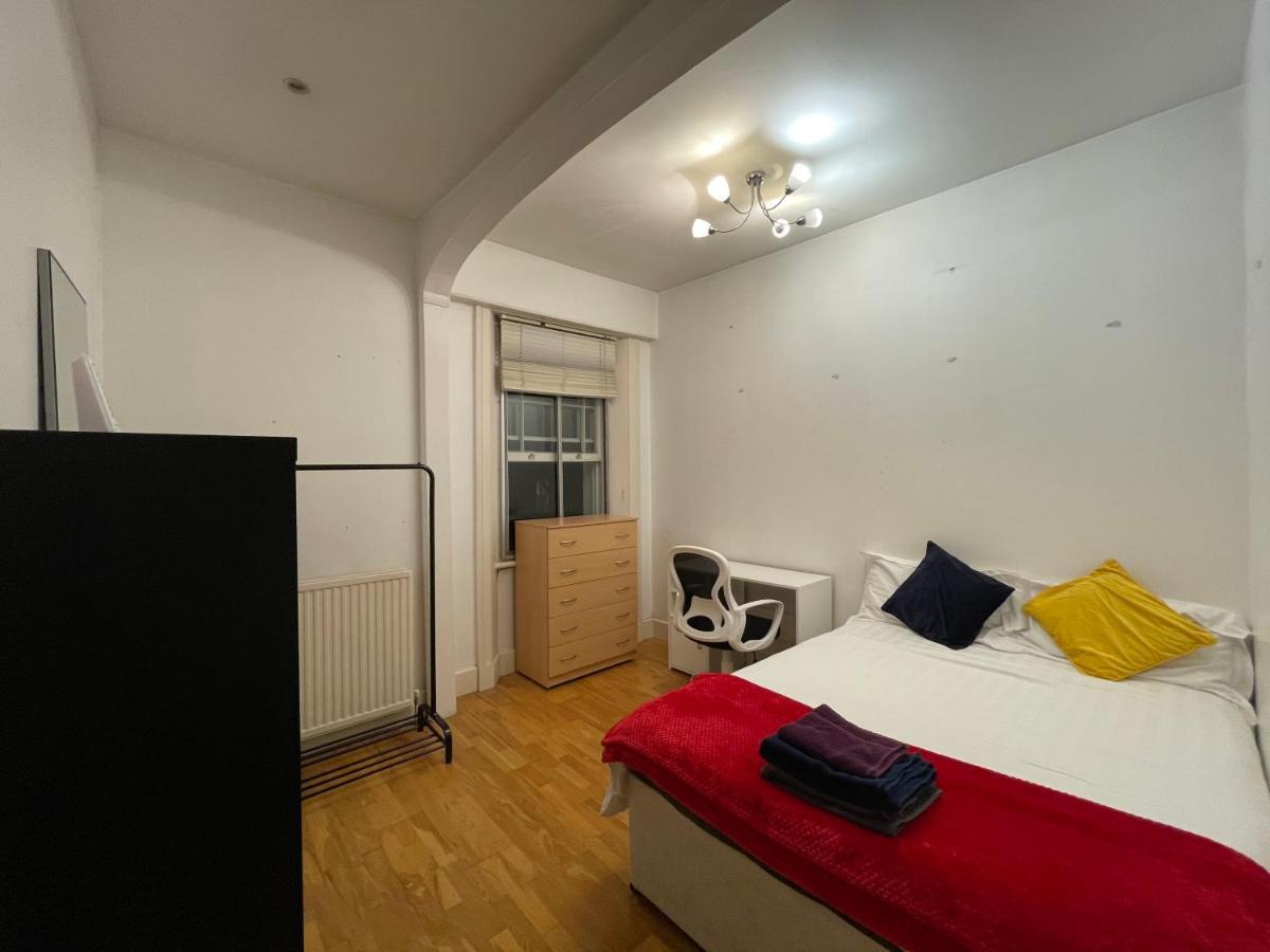 Homestay Cozy & Spacious 2 Mins Away From Train Station