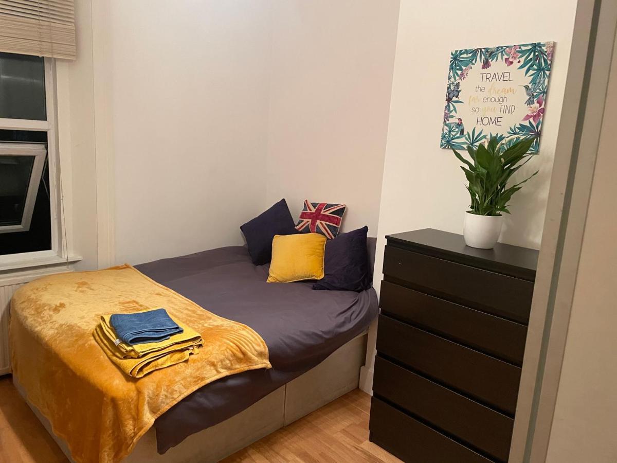 Homestay Cozy & Spacious 2 Mins Away From Train Station *