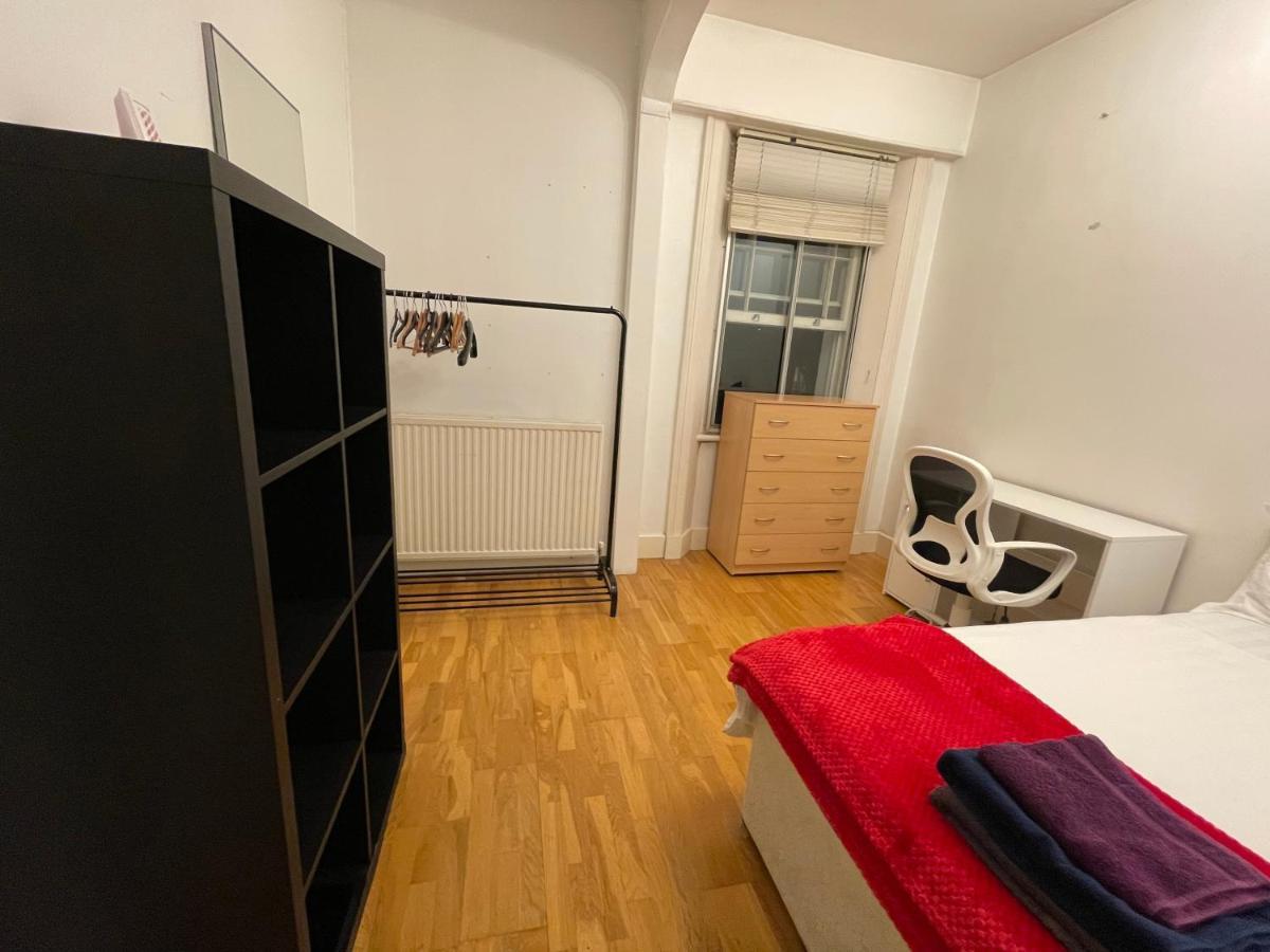 Homestay Cozy & Spacious 2 Mins Away From Train Station *