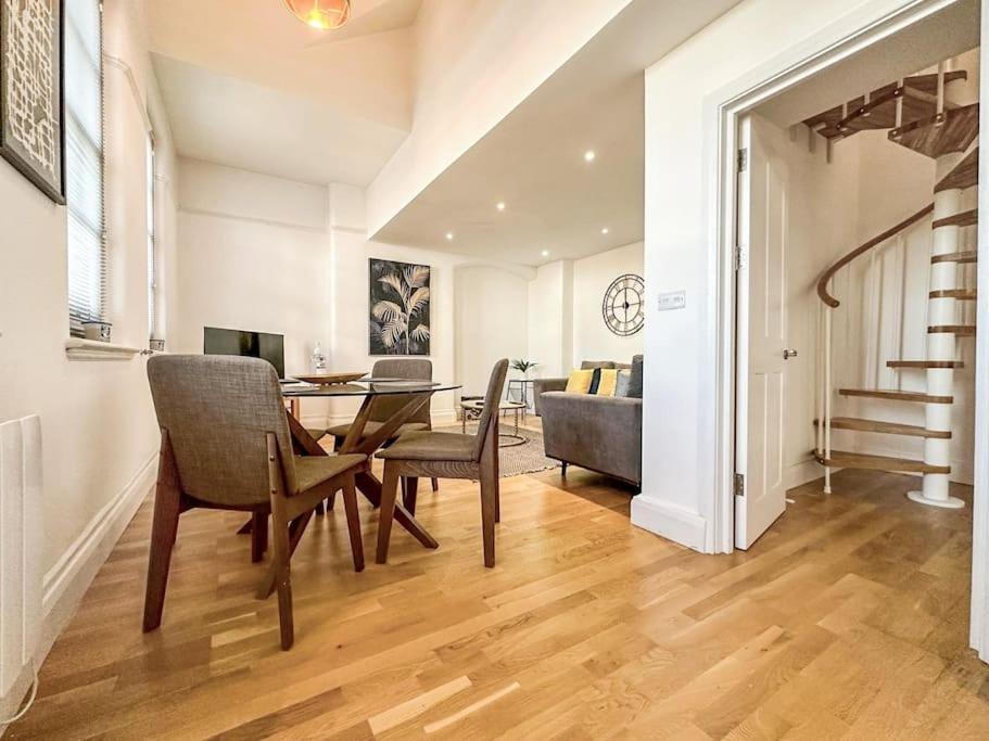 Apartamento Newly Refurbished Luxury 3 Bedroom *