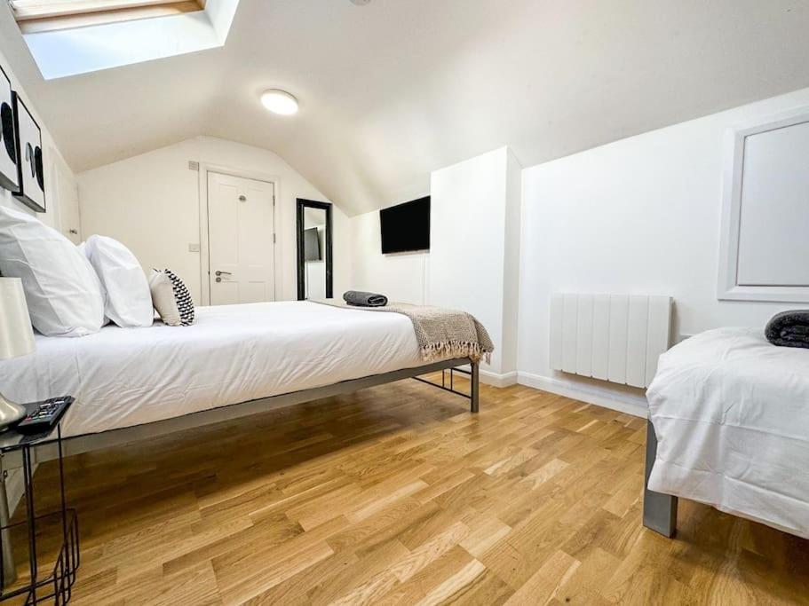 Newly Refurbished Luxury 3 Bedroom Apartamento Londres