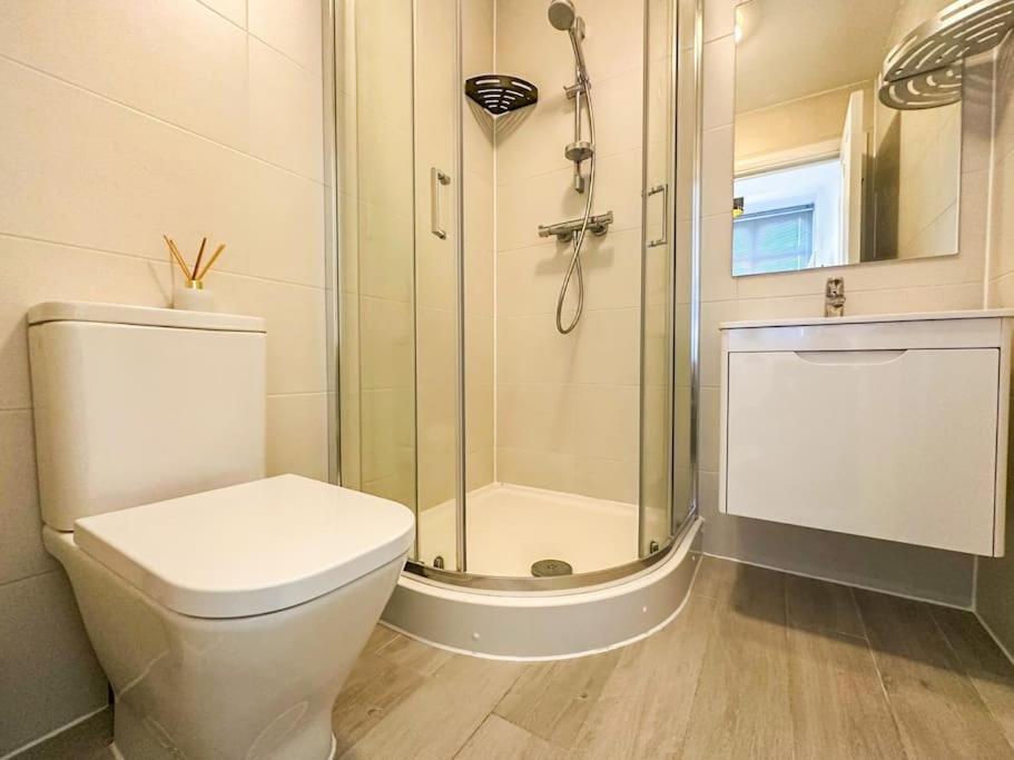 Newly Refurbished Luxury 3 Bedroom Apartamento Londres
