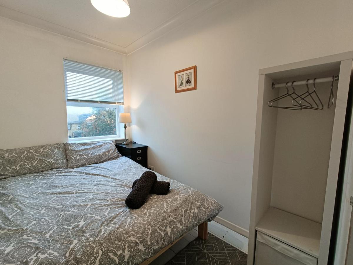 2 Bed Functional House Close To Manor Park Train Station London