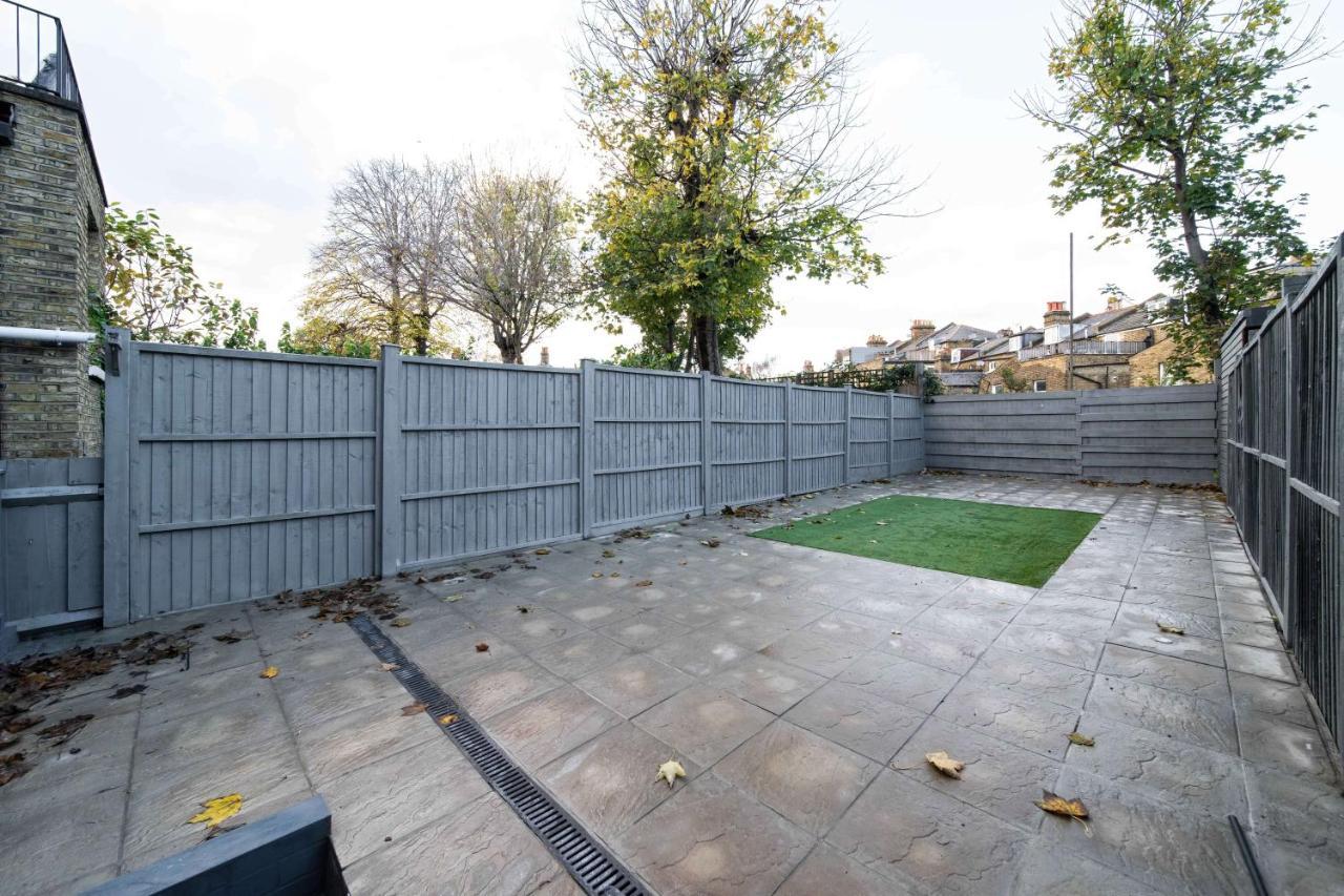 Stunning 3 Bed 3 Bath Townhouse *