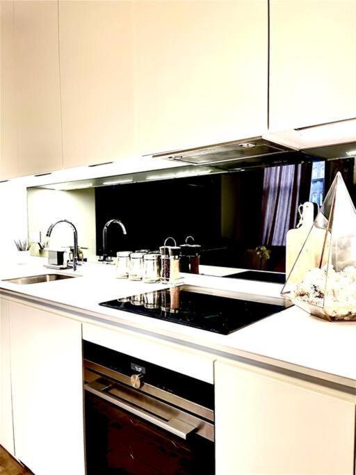 Modern Chic Flat In Shoreditch Apartment London
