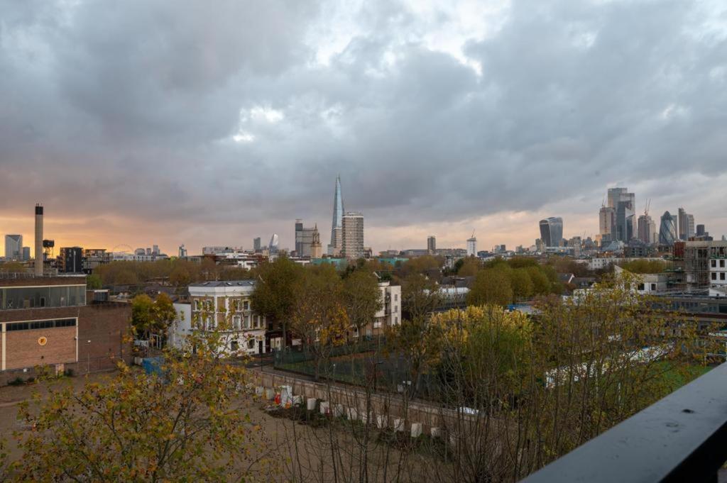 View Bermondsey Apartment *