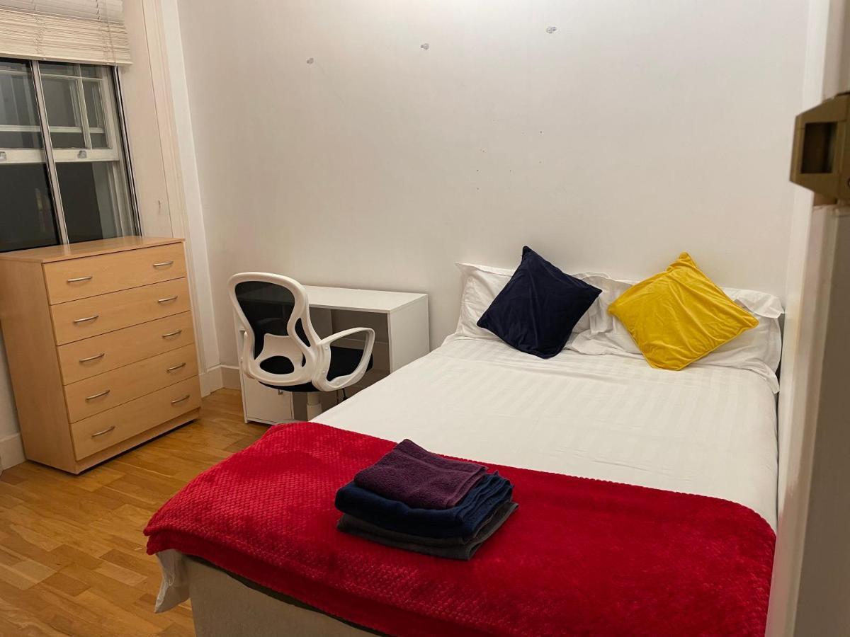 Homestay Cozy & Spacious 2 Mins Away From Train Station