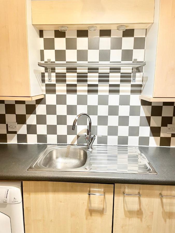 Apartment Verwood Entire With Free Gated Parking On The Island