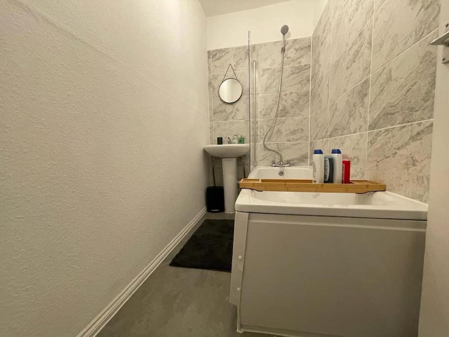 Apartment Comfy 2 Bedroom On Tower Bridge *