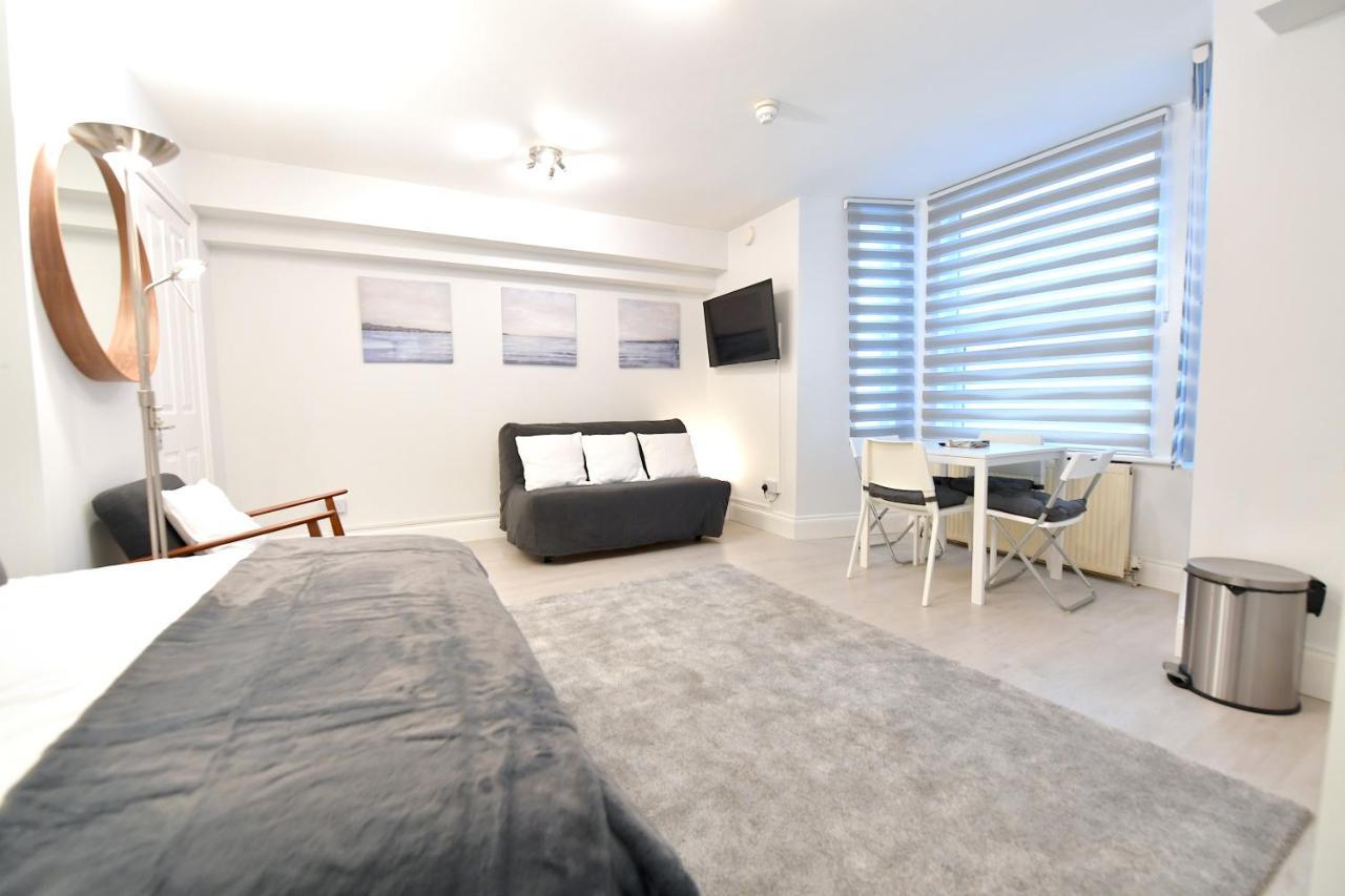 Very Close To Line Underground Shepherds Bush And Westfield Newly Refurbished Apartment