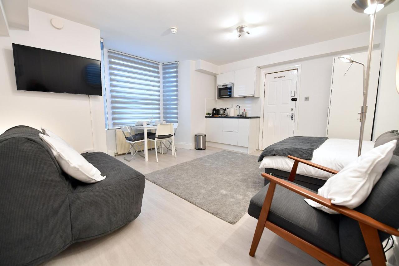 Apartment Very Close To Line Underground Shepherds Bush And Westfield Newly Refurbished London