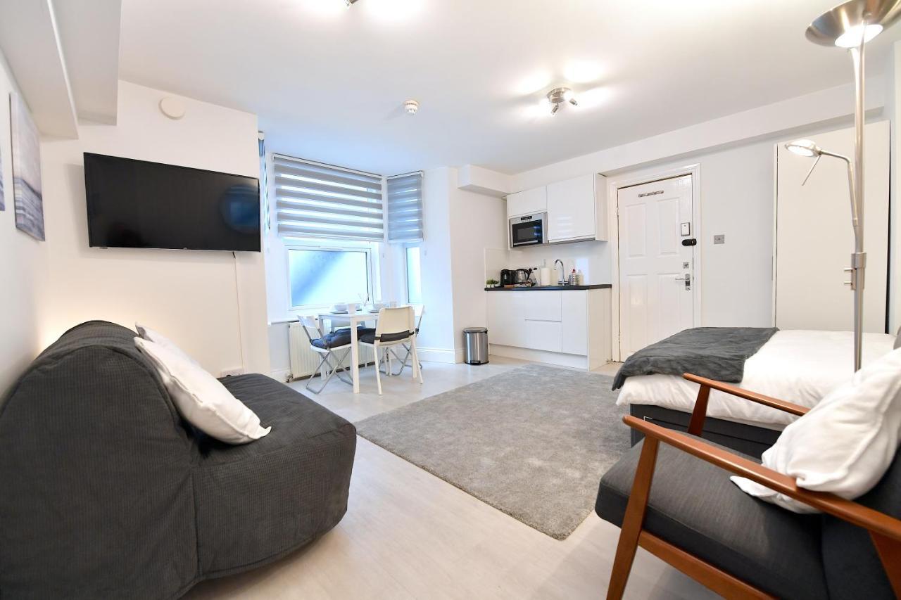 Very Close To Line Underground Shepherds Bush And Westfield Newly Refurbished *