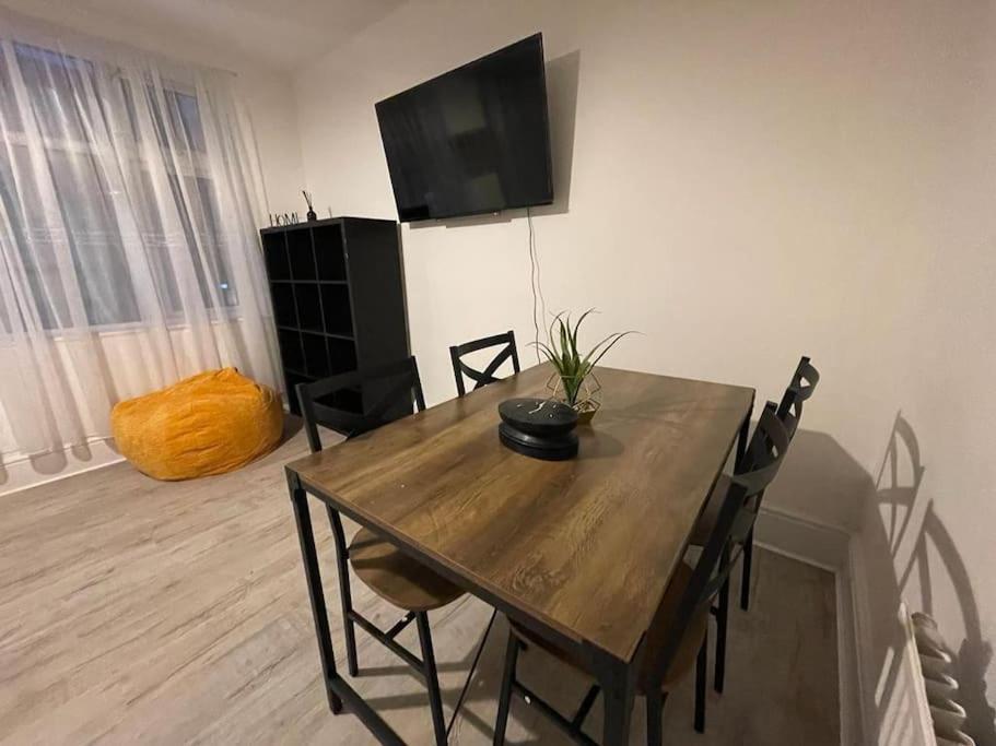 Apartamento Stunning 2 Bedroom On Tower Bridge *