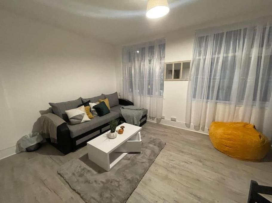 Stunning 2 Bedroom On Tower Bridge Apartamento