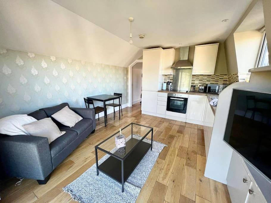 Lovely Two Bed Flat Londres