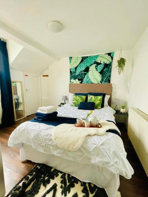 Cute 3 Bedroom Flat In Islington + Parking Apartment London