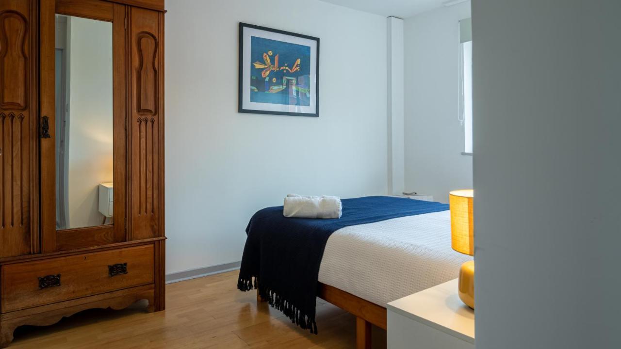 Bridge 3 Bedroom House With Reception Room, Office And Private Garden Ferienhaus *