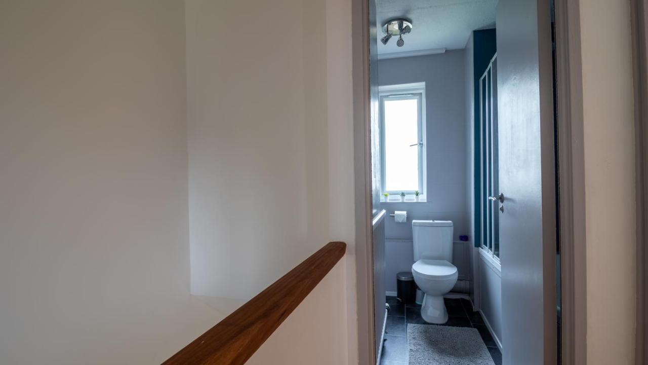Bridge 3 Bedroom House With Reception Room, Office And Private Garden London