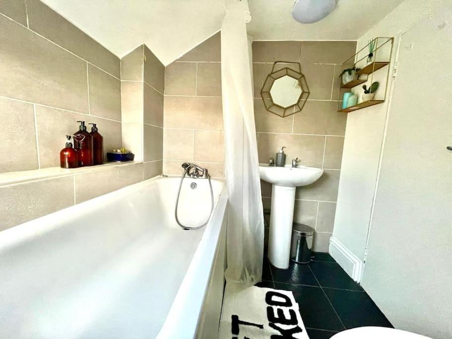 Apartment Cute 3 Bedroom Flat In Islington + Parking *