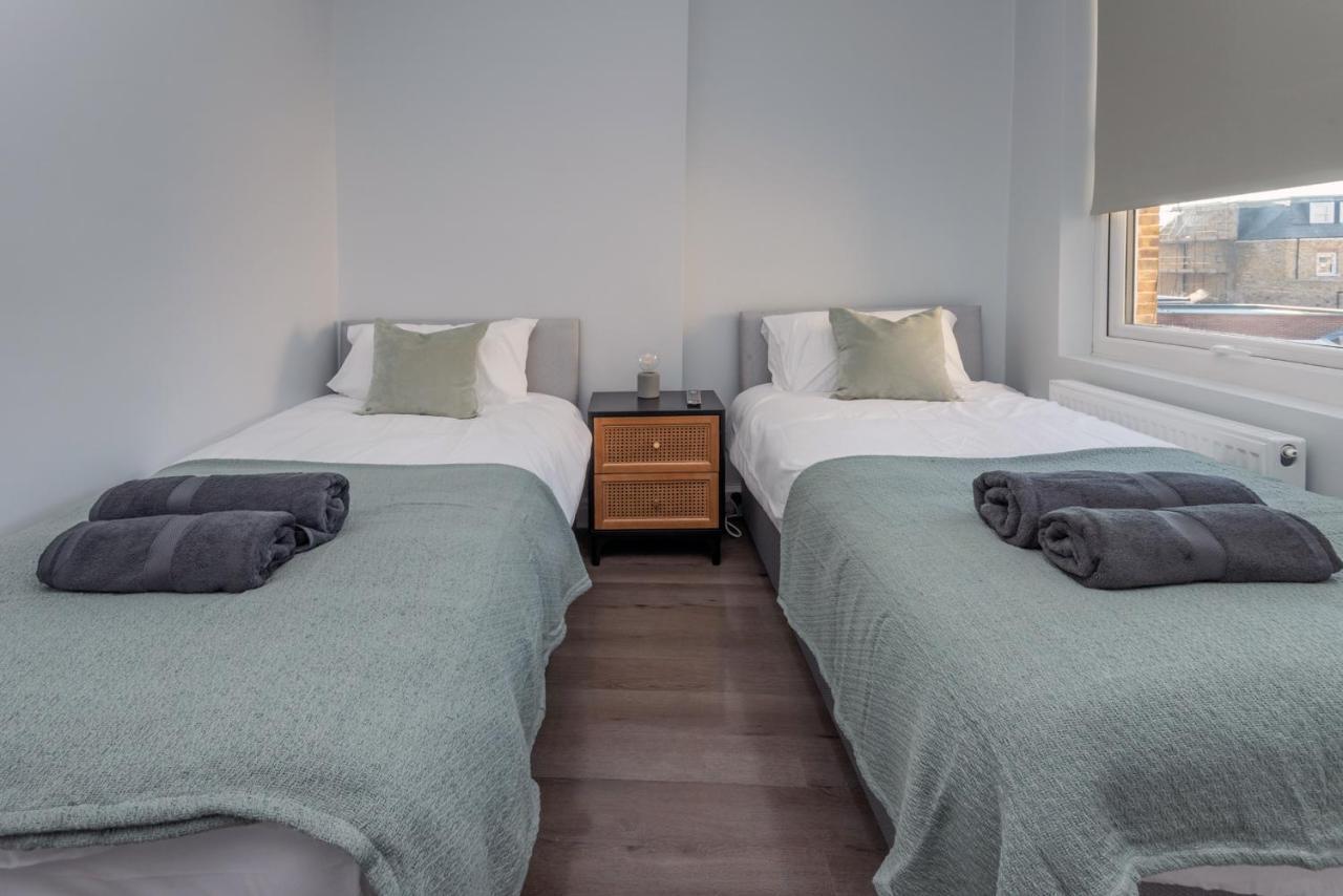 Taylor's Wimbledon Apartment