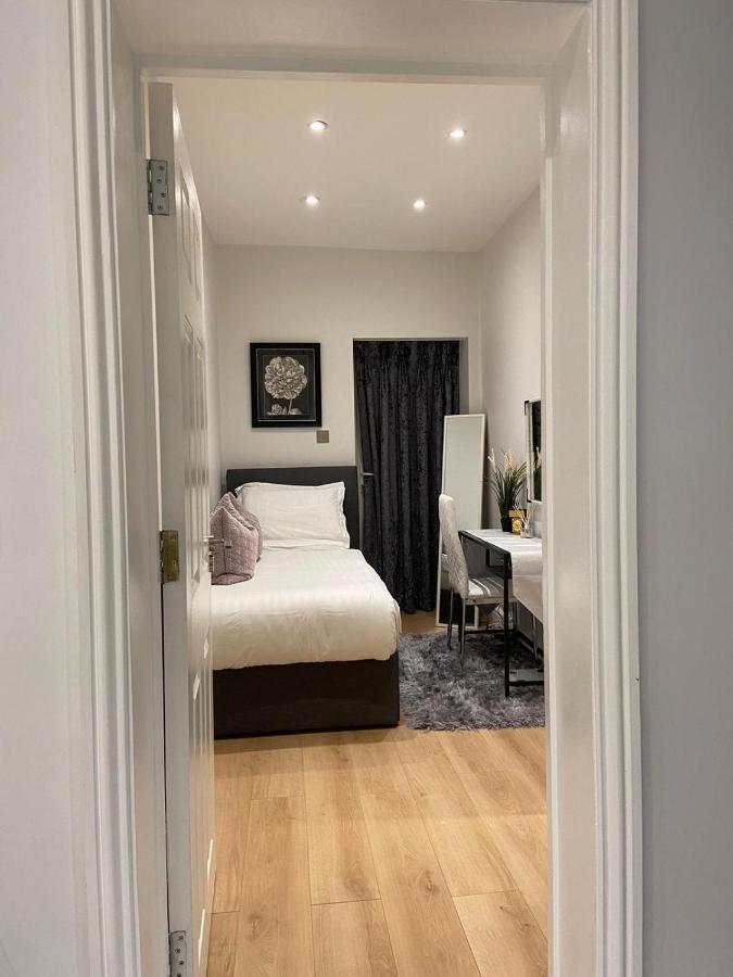 Elegant 2 Bed Flat In Chiswick London
