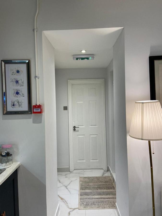 Elegant 2 Bed Flat In Chiswick Apartment