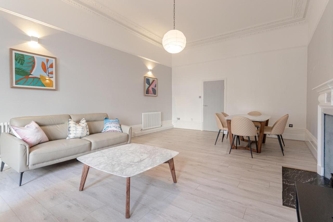 Kensington 2 Bed 2 Bath For 5 Guests London