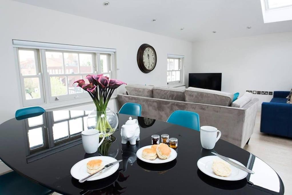 Recently Redecorated Bright And Spacious 1br Flat In West Apartamento