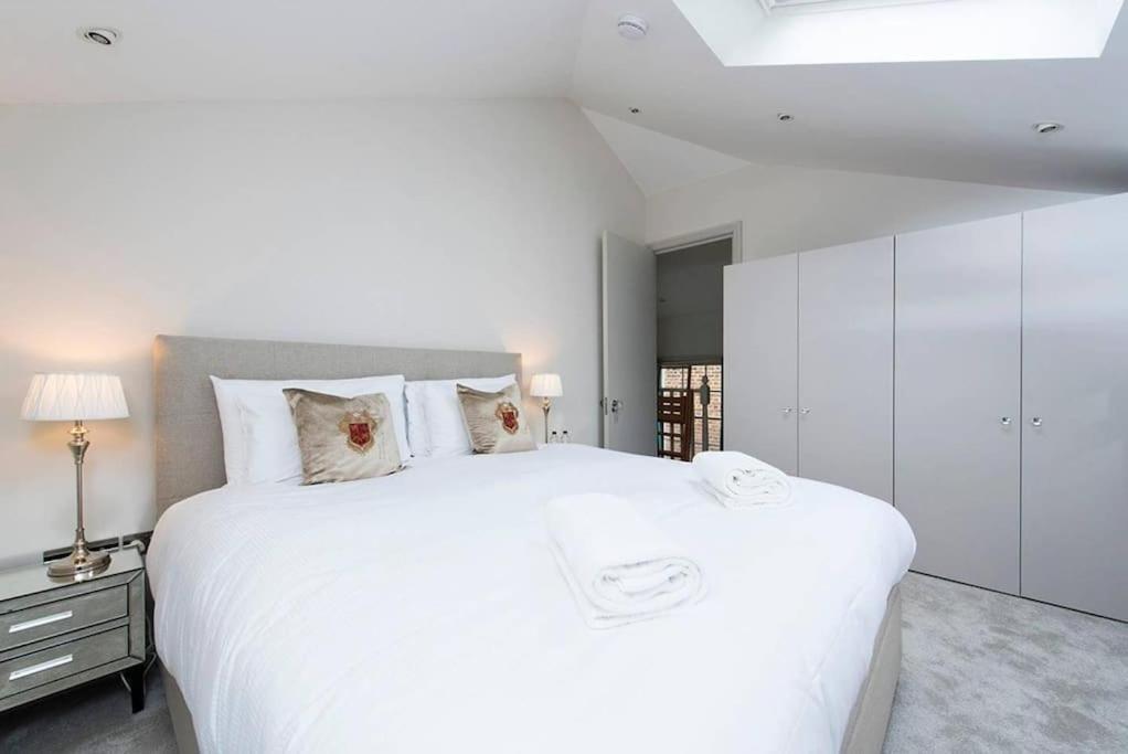Recently Redecorated Bright And Spacious 1br Flat In West Apartamento Londres