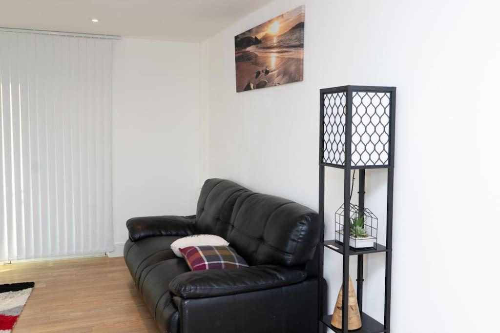 1 Bed Luxury Comfortable Apt Apartment *