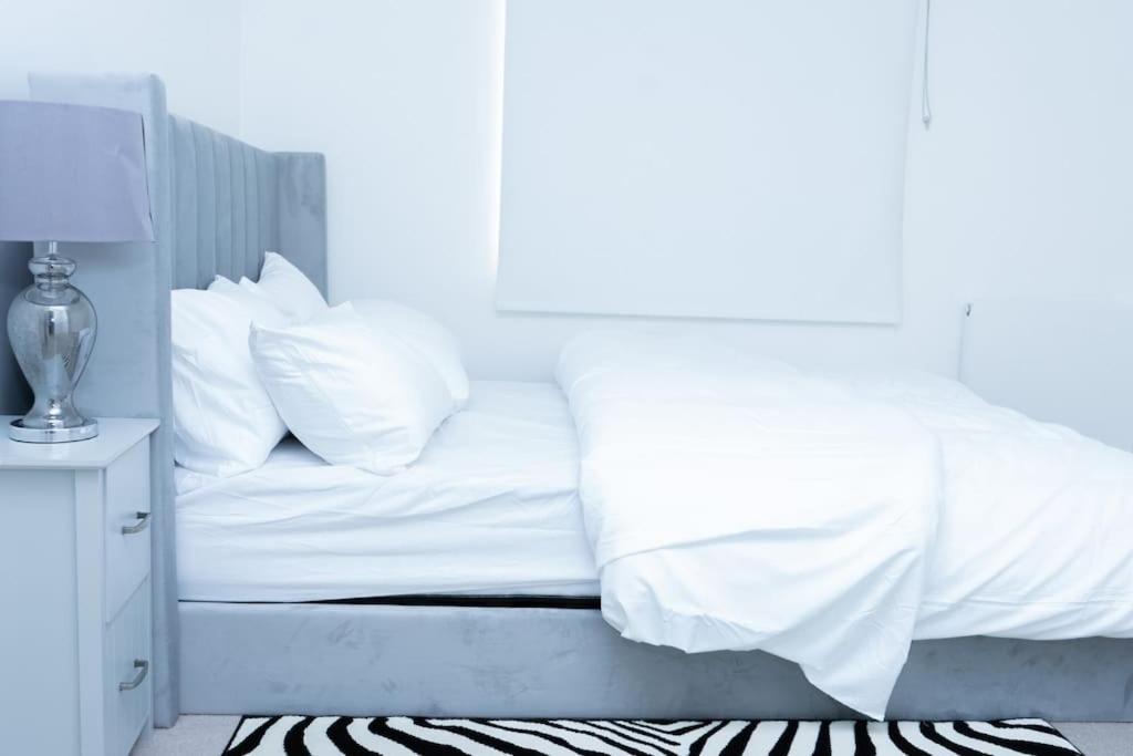 1 Bed Luxury Comfortable Apt Apartment *