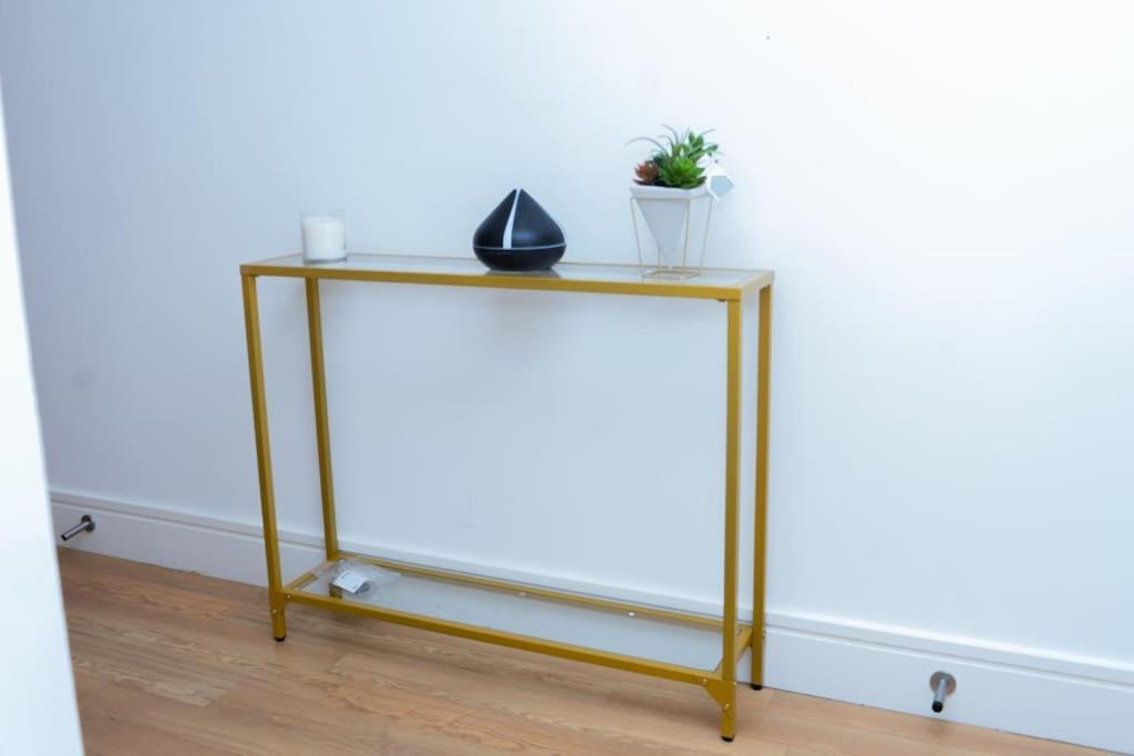 1 Bed Luxury Comfortable Apt Apartment London