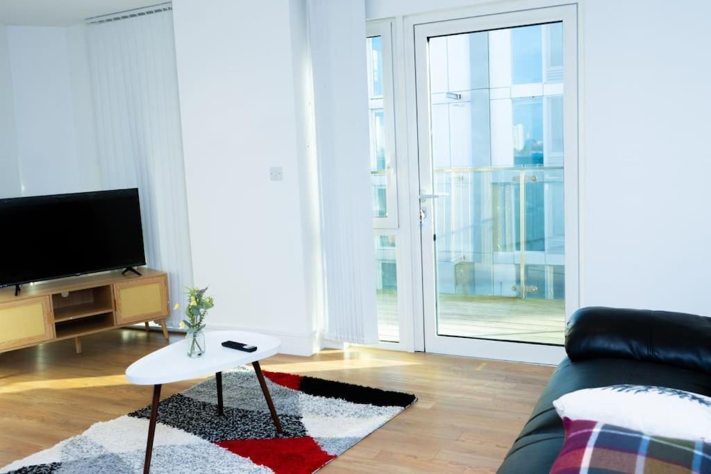 1 Bed Luxury Comfortable Apt Apartment London
